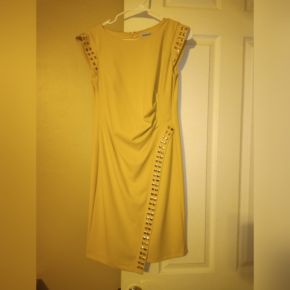 💛 yellow dress Size 6/M Above the knee